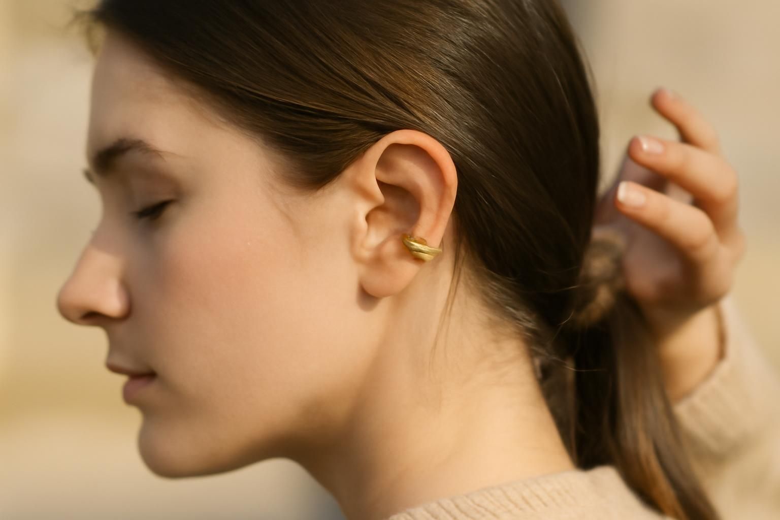 découvrez les boucles d’oreille sans perçage (ear cuffs) alliant confort et tenue optimale. apprenez à bien les choisir et évitez les erreurs courantes pour sublimer votre style avec élégance.